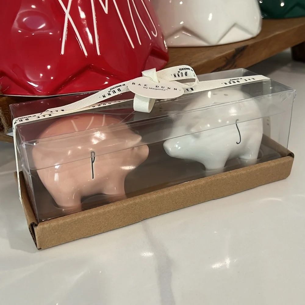 Cute. Rae Dunn. pig. salt and pepper